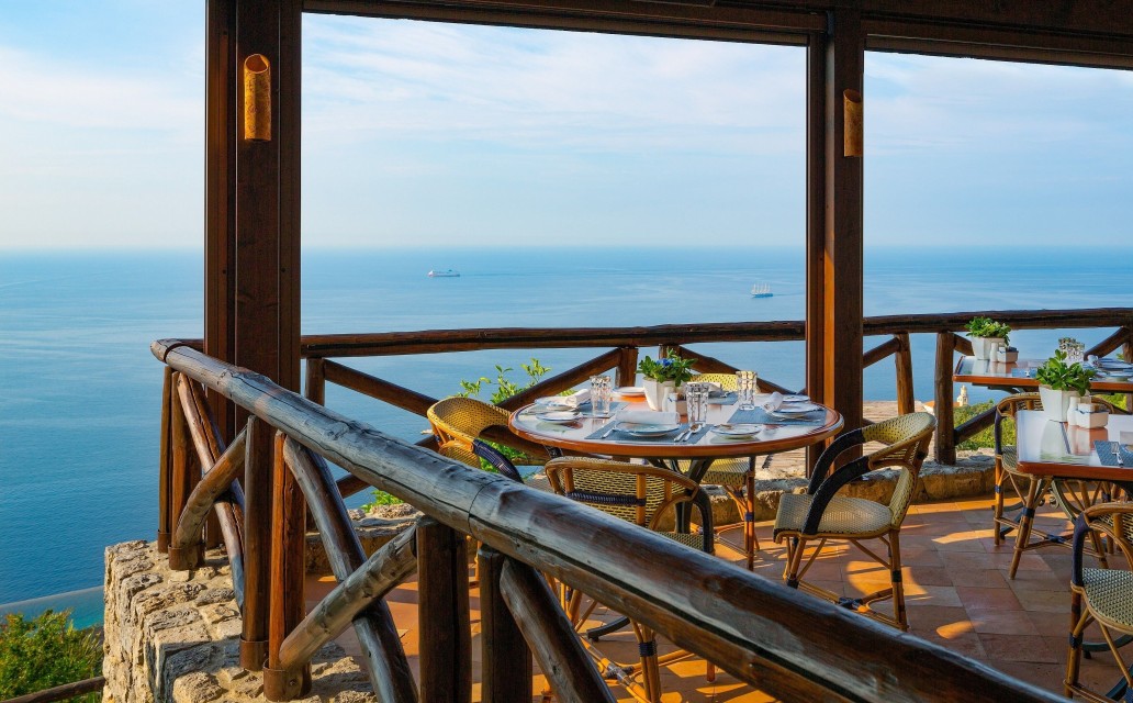 4 hottest tables in the Med
