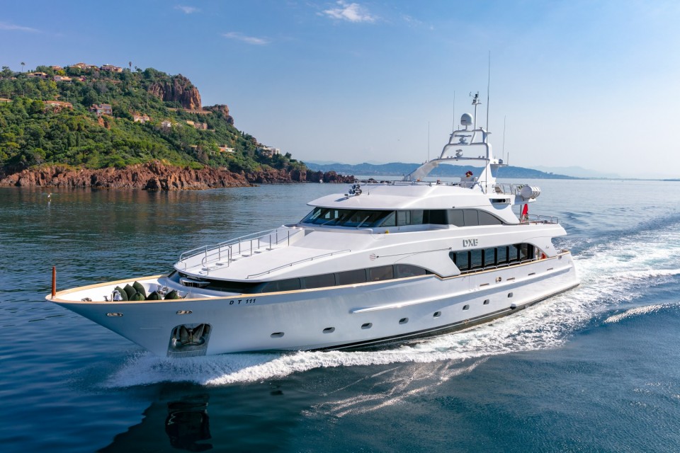 What material to choose a yacht from?