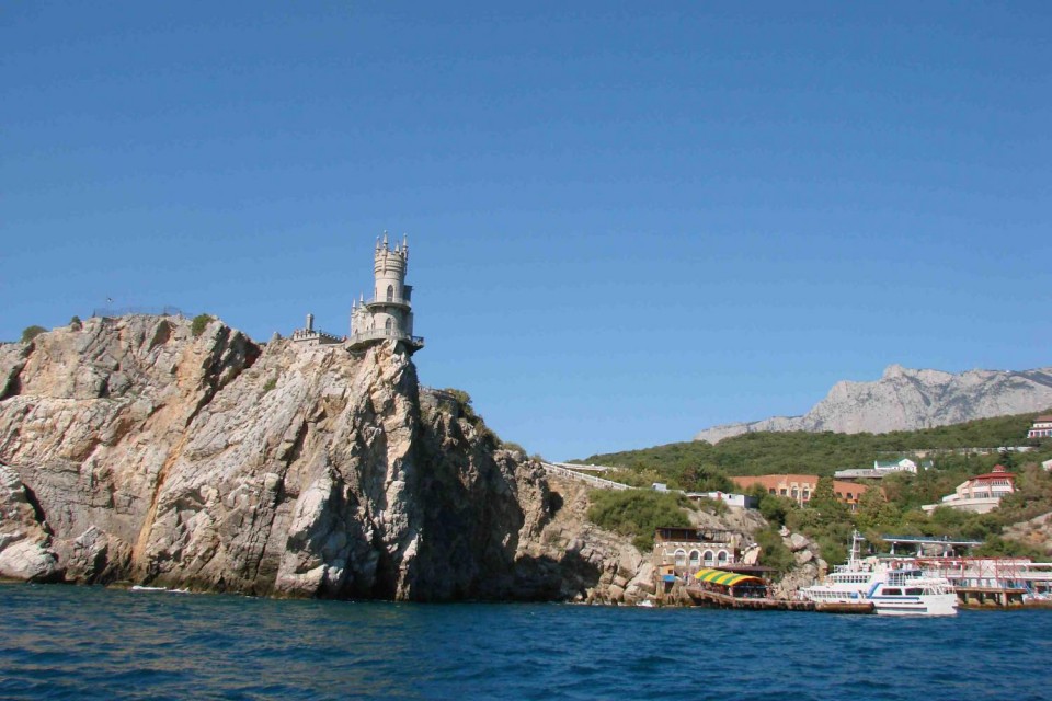 What to see on a yacht in Crimea