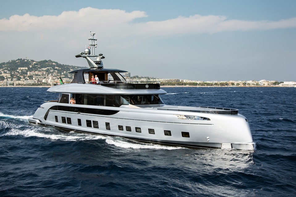 Price reduction on Dynamiq super yacht GTT115
