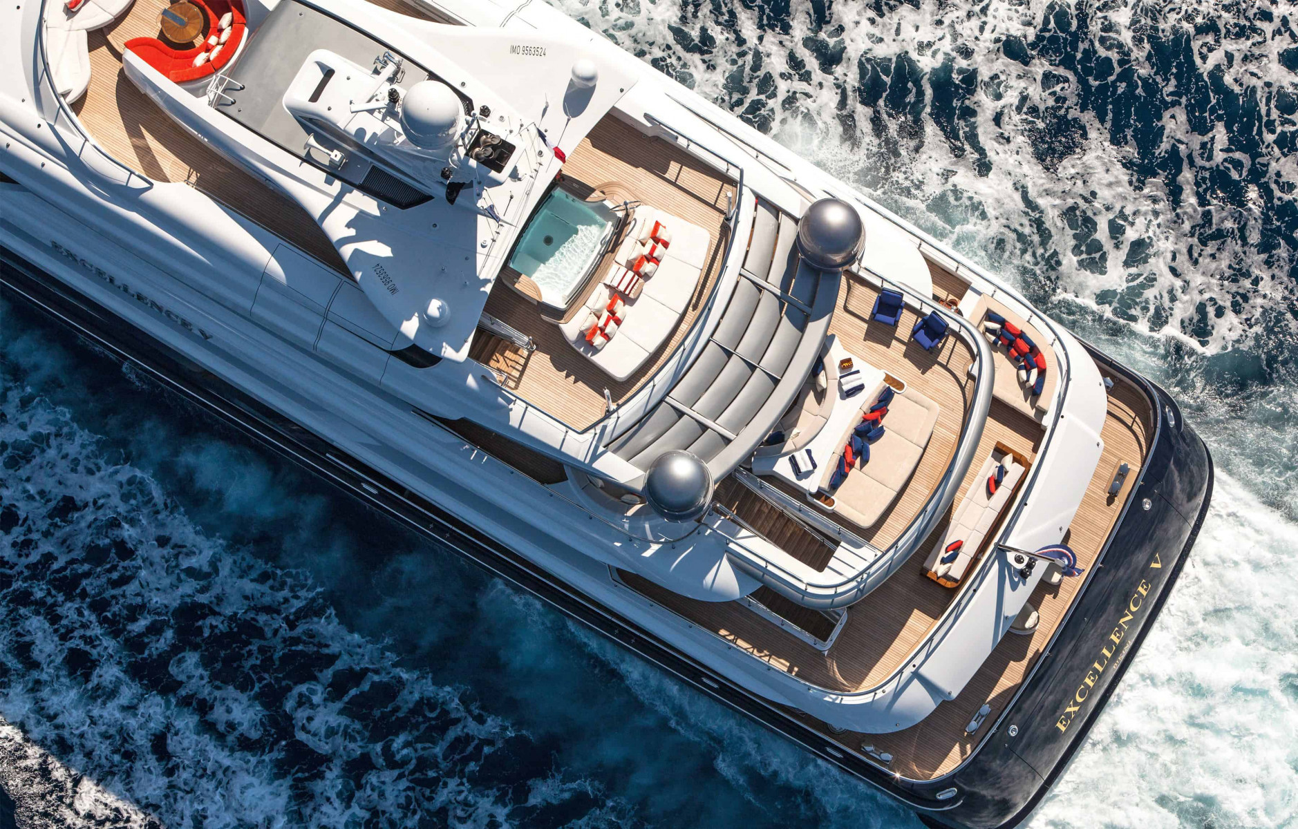 Motor yacht Arience for charter