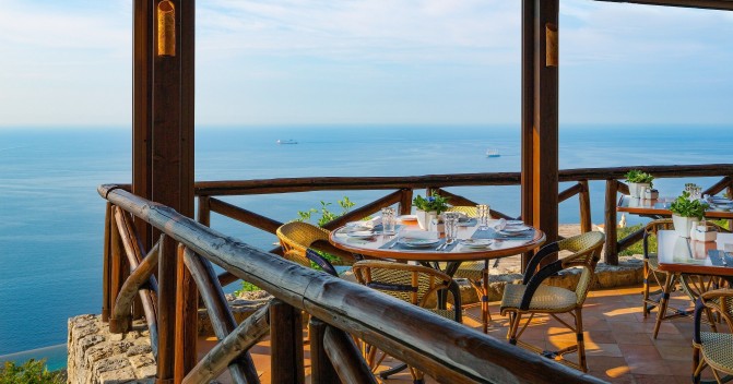 4 hottest tables in the Med